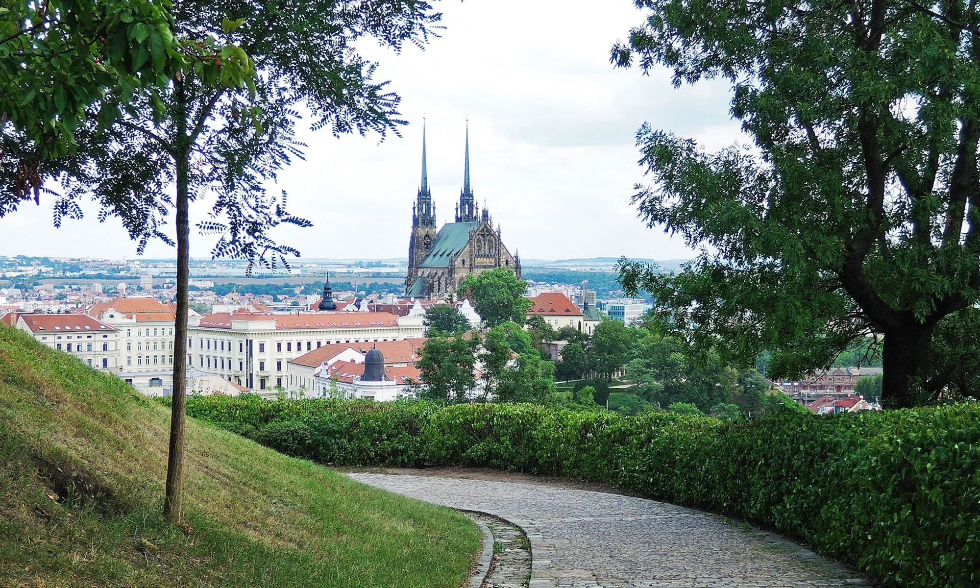 Çek milletvekilleri süper brüt ücretlerin kaldırılmasını ve gelir vergisinin düşürülmesini onayladı