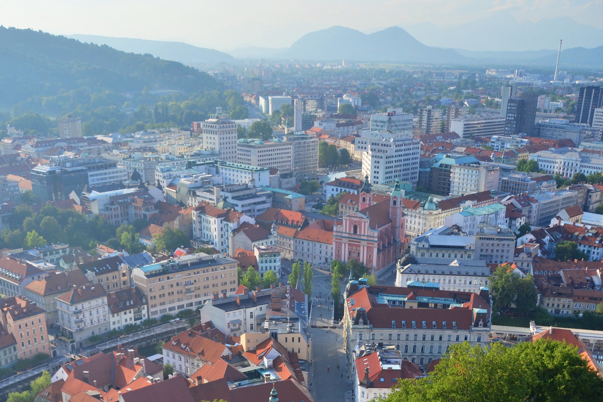 Construction output in both the euro area and the Union rose month on month in November