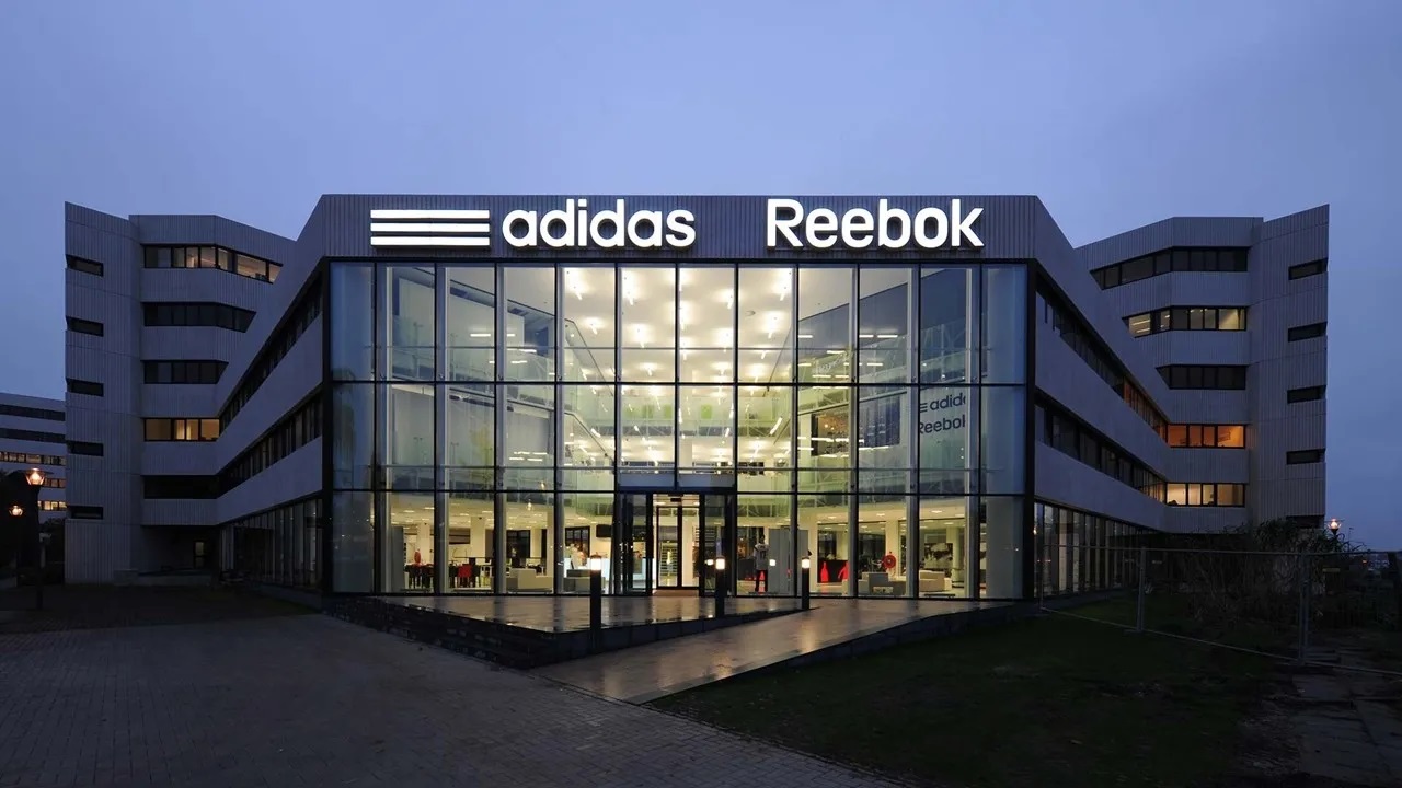 Adidas wants to pay a dividend again 