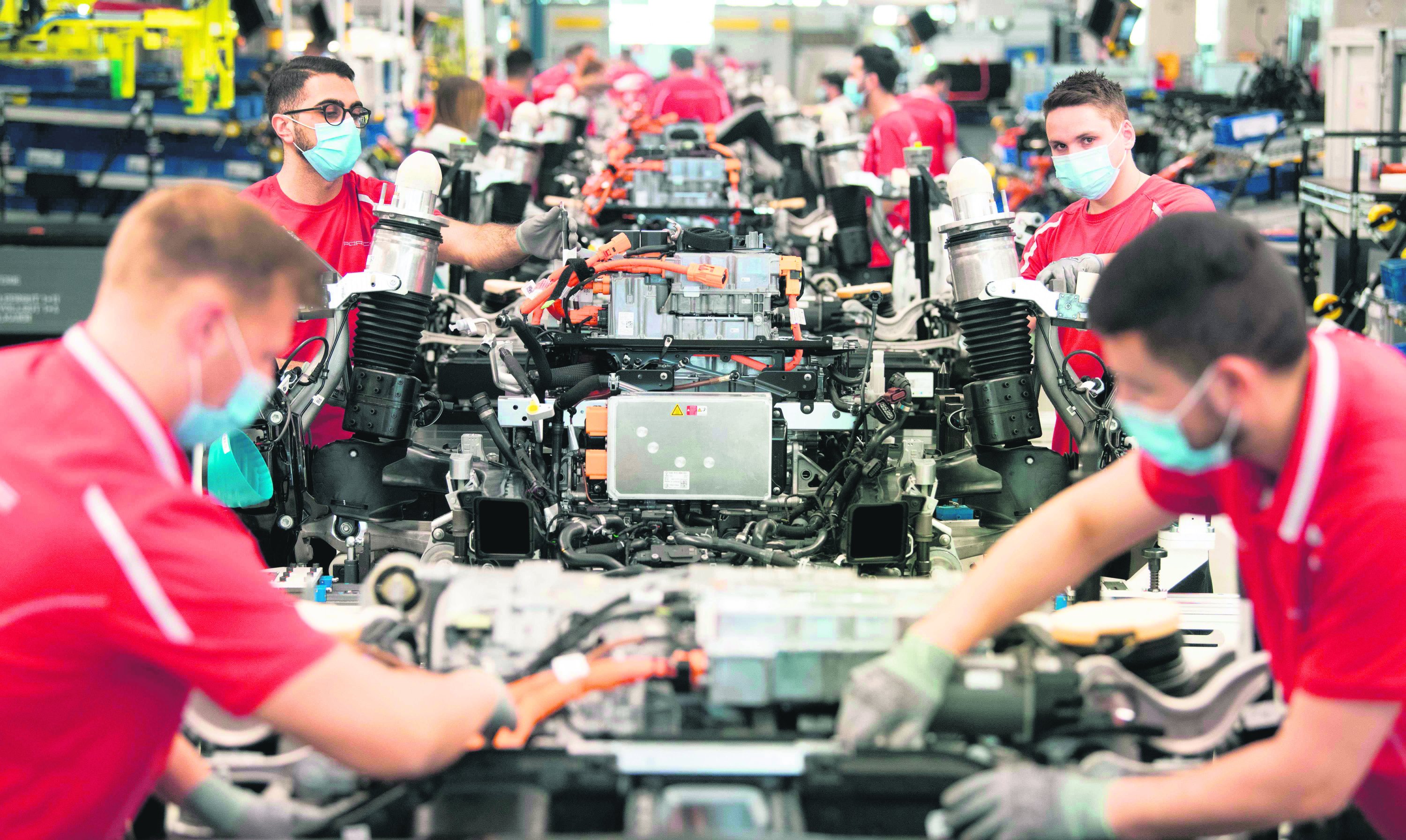 German industrial production stagnated for months at the end of the year