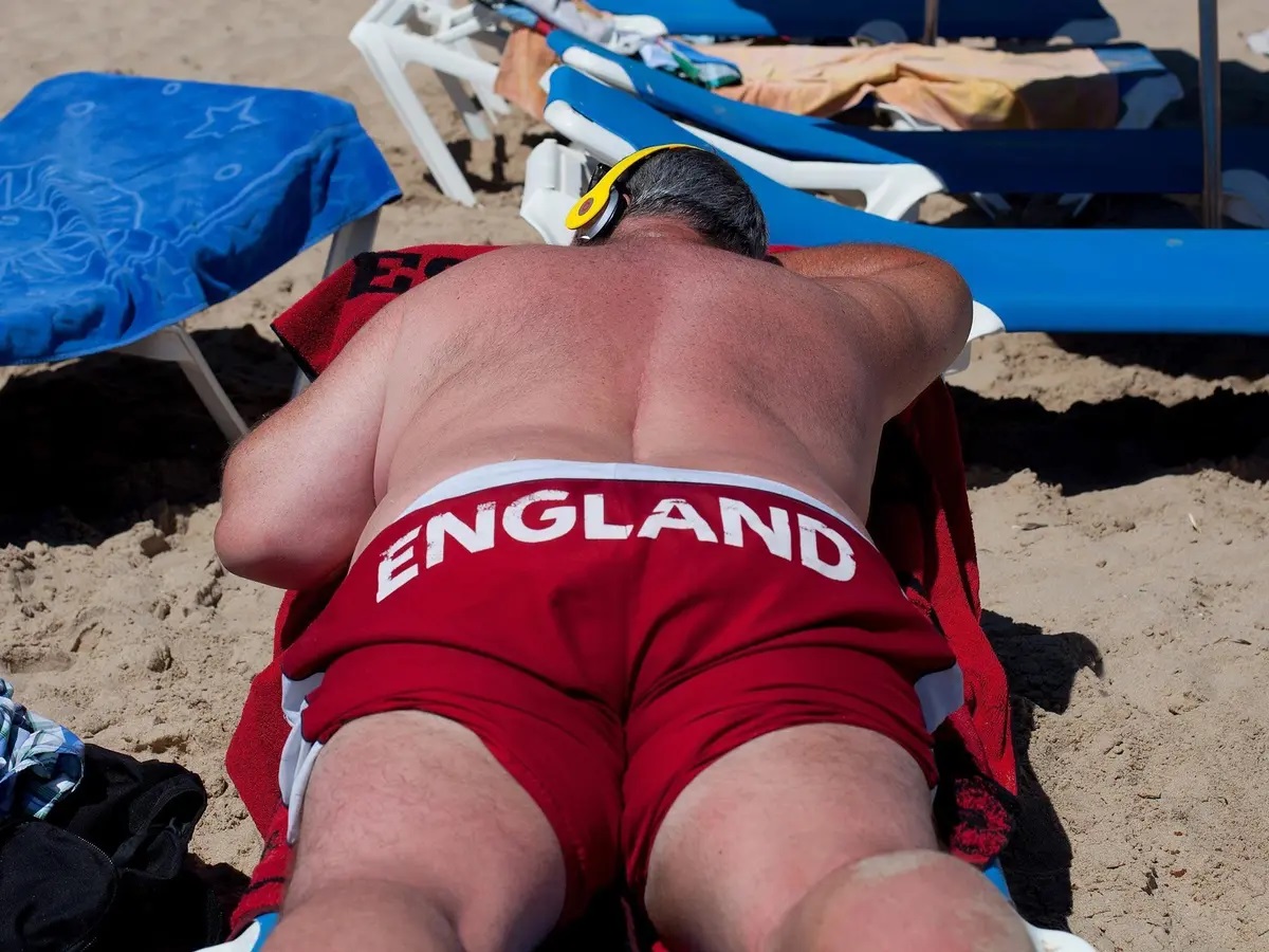 İngilizler İspanya'da tatil rezervasyonu yapmak için acele ediyor