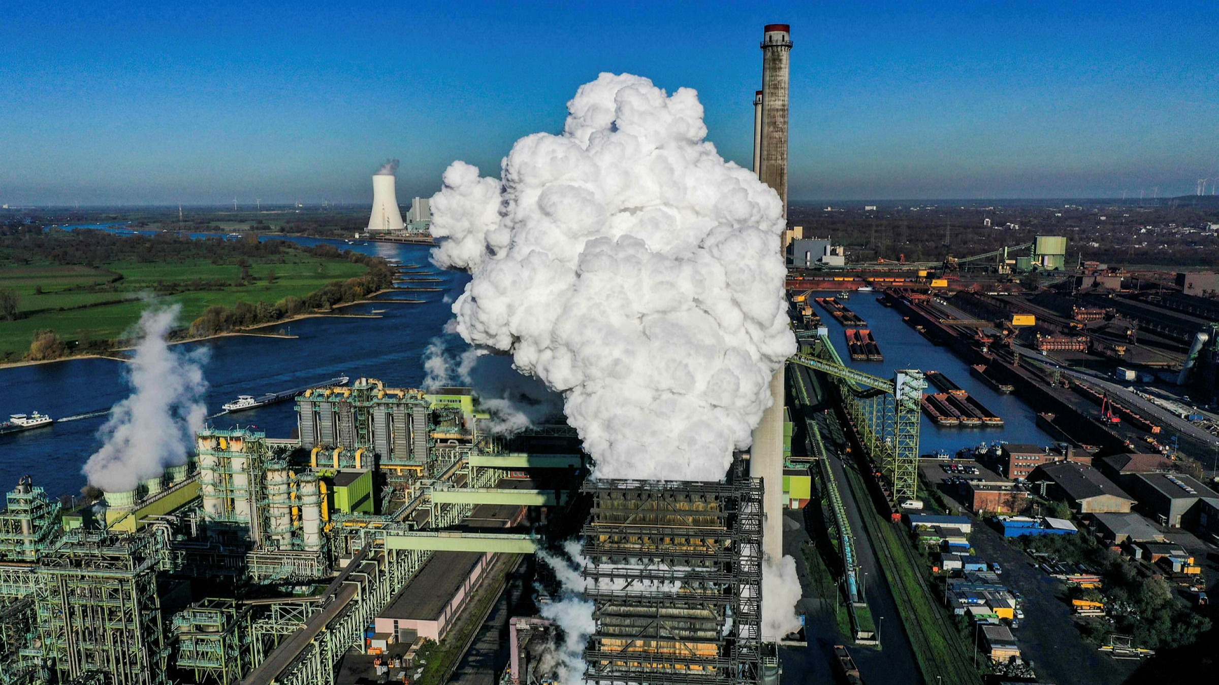 Almanya'da endüstriyel siparişler tahminlere göre ikiye katlandı