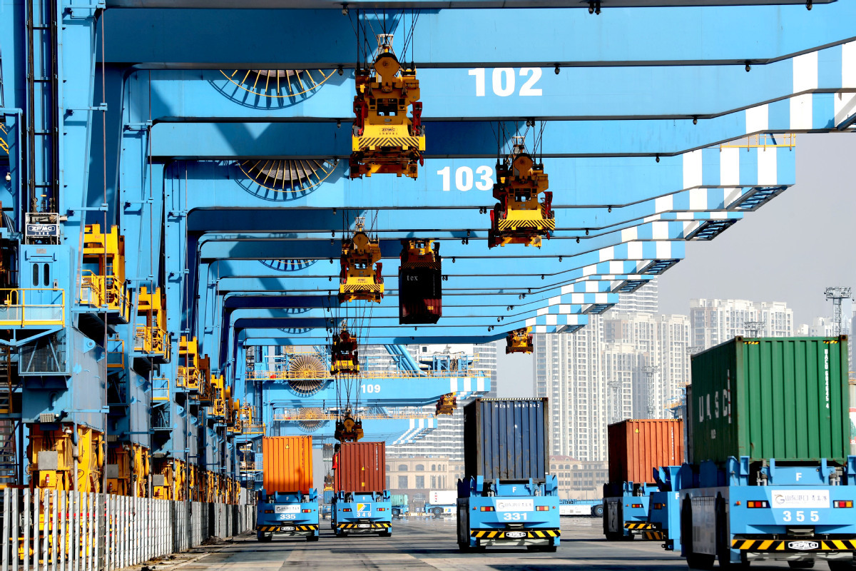 IMF, bu yıl ve önümüzdeki yıl için küresel ekonomik tahminini yükseltti