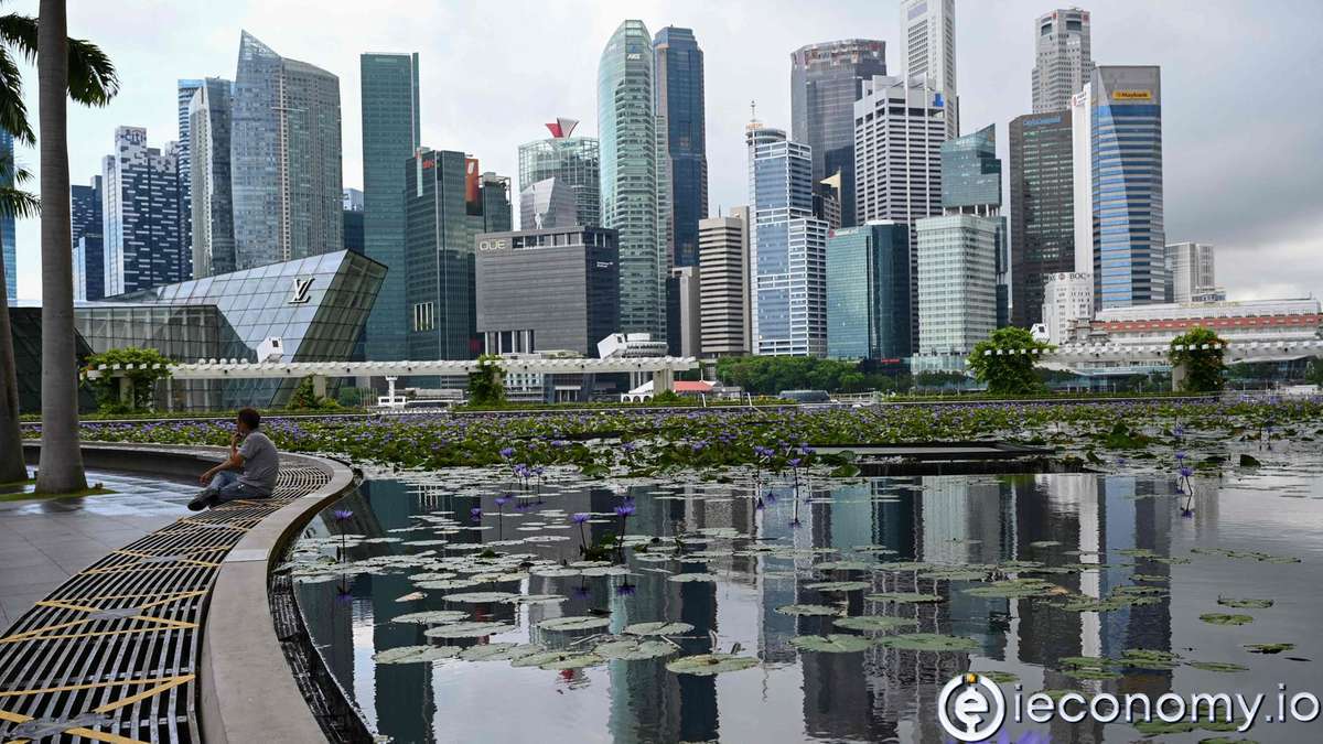 Global debt declined in the first quarter