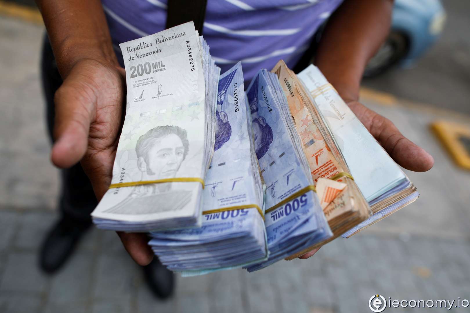 Venezuela, Ekim ayından bu yana tüm banknotlarda altı sıfır siliyor