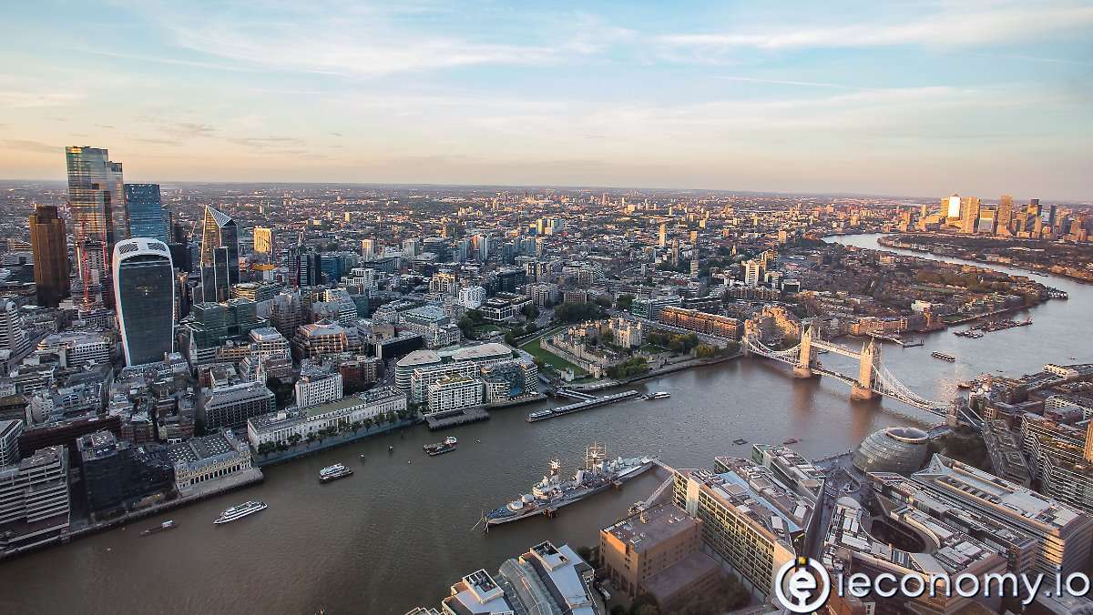 Londra'daki finans kurumları bankacılarını ofislerine geri çekiyor