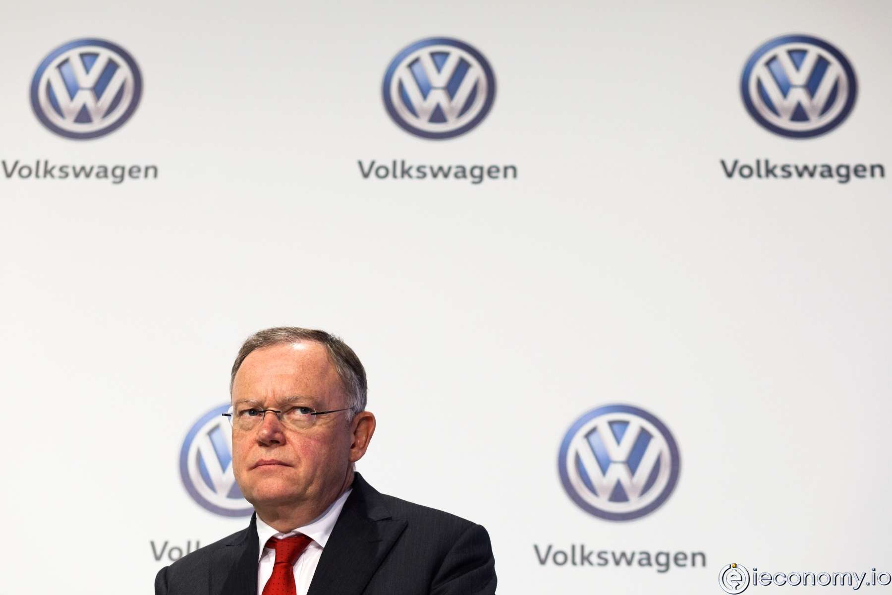 Lower Saxony tries to dispel concerns about massive job cuts at VW