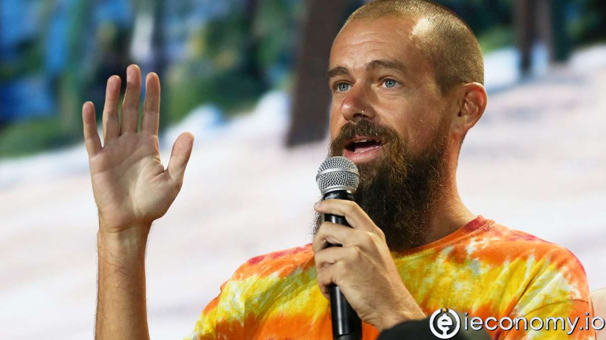 Dorsey says, the economic situation in the United States is deteriorating