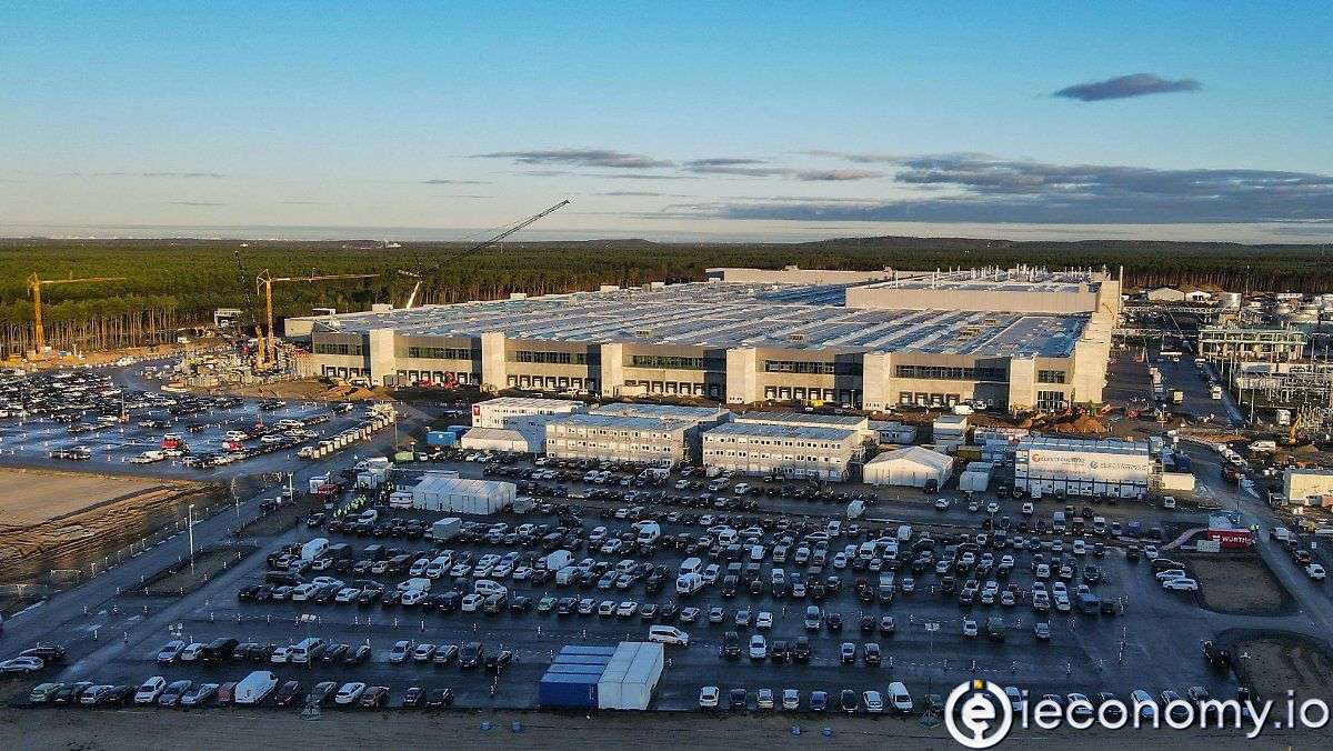 Tesla, Grünheide'deki fabrikasında test bazında birkaç elektrikli araba üretti