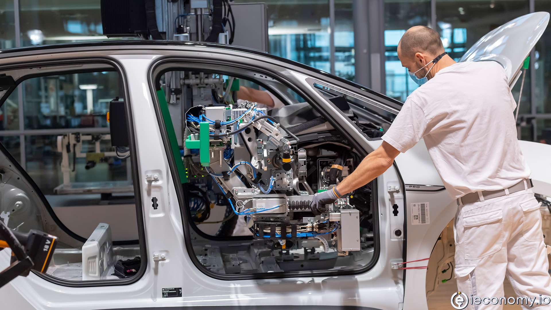 Alman imalatçıların fiyatları keskin bir şekilde yükseliyor