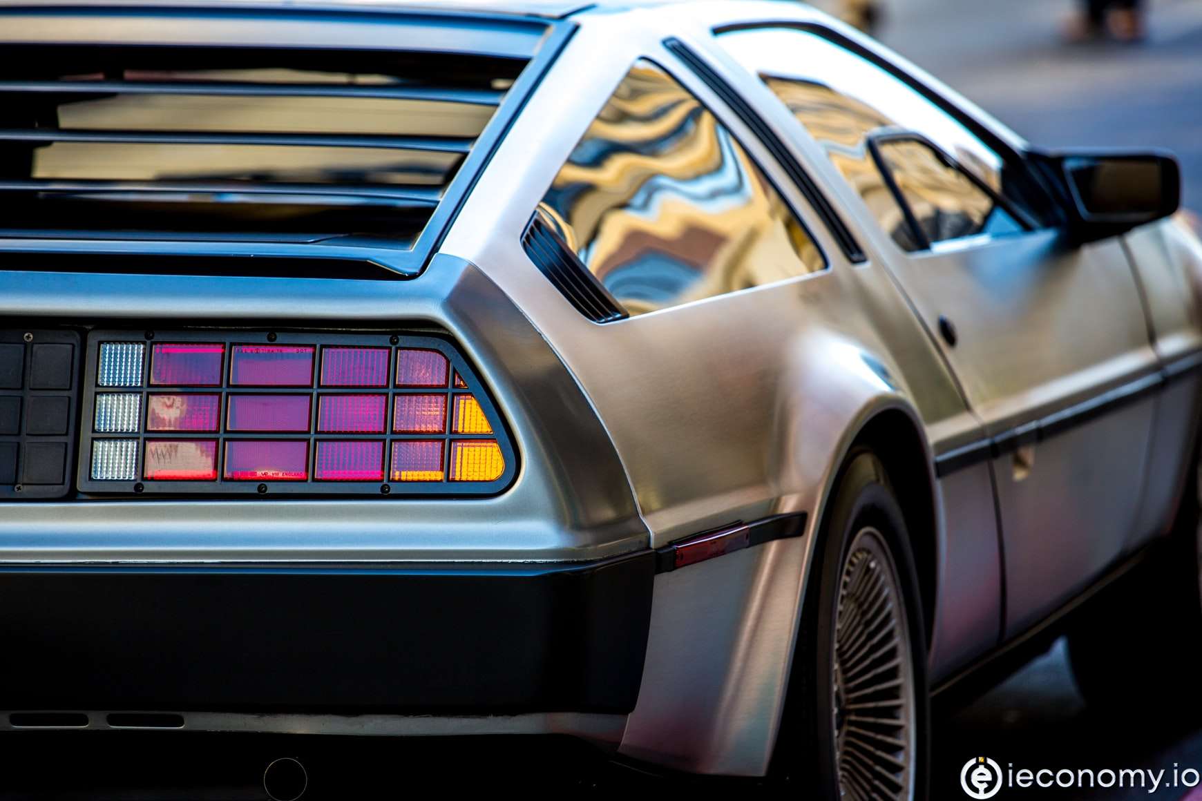 DeLorean NFT Oluyor