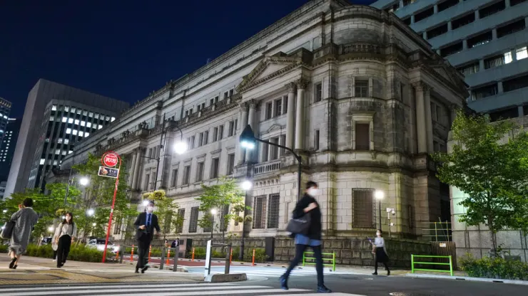 Hong Kong shares fall to lowest since 2009, Bank of Japan leaves rates unchanged