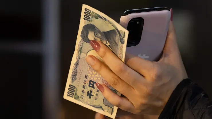 Yen, BOJ'un Politika Değişikliğinin Ardından Geriledi