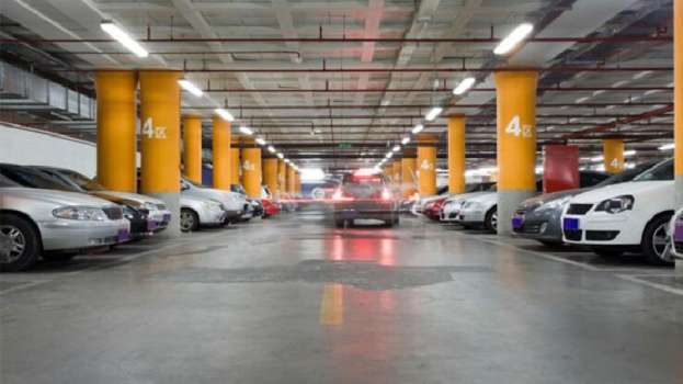 İngiltere’de Otoparklara Elektrikli Otomobil Uyarısı Geldi