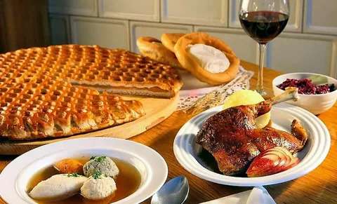 Ünlü Alman Yemekleri: Bratwurts'tan Şnitzel'e 10 Lezzet